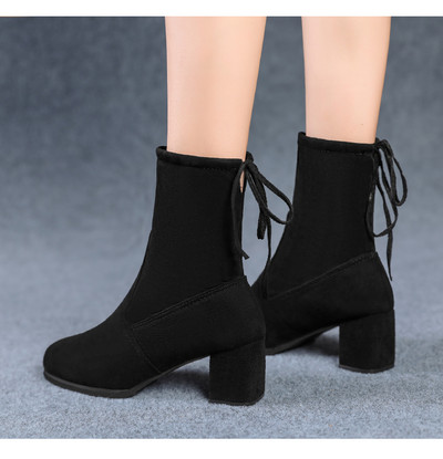 Művelúrból készült, fűzős női csizma