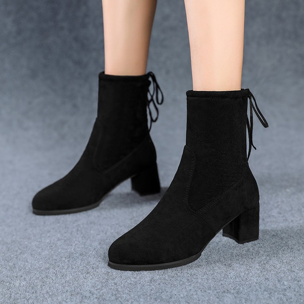 Művelúrból készült, fűzős női csizma