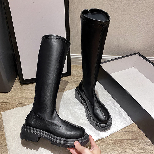 Női bőrcsizma sima modell