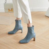 Stiilsed naiste saapad puhta kontsaga mudel