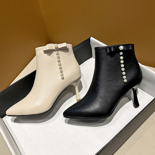 Női csizma hegyes modell gyöngyökkel, két színben