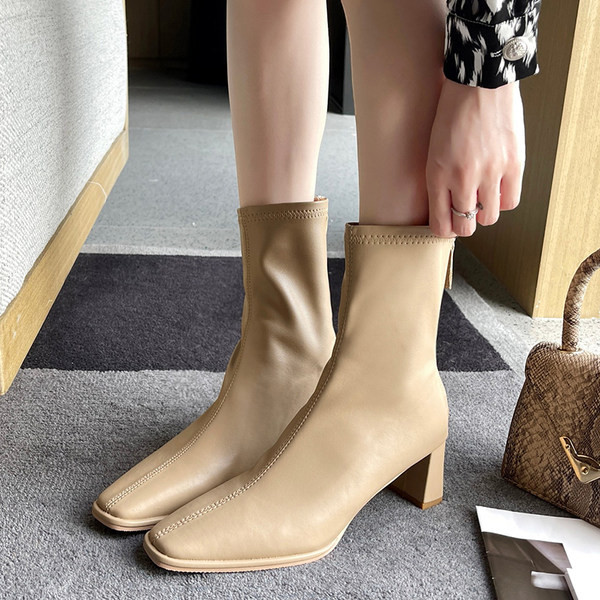 Novi model proljetno-jesenskih čizama od eko kože sa patentnim zatvaračem