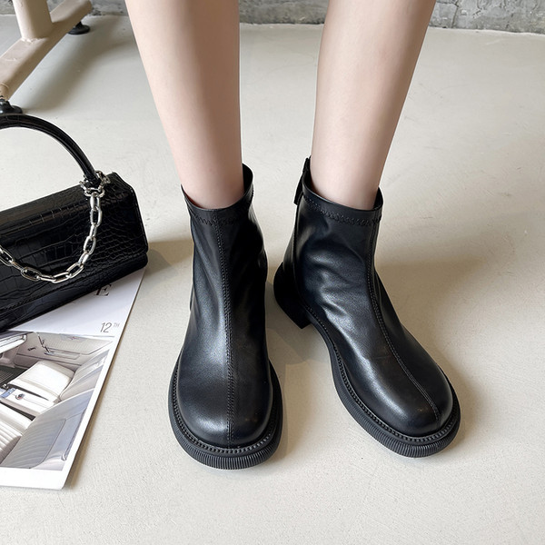 Bőr csizma cipzárral és lapos talppal, két színben