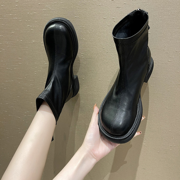 Bőr csizma cipzárral és lapos talppal, két színben