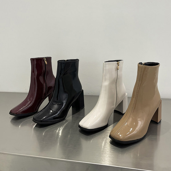 Modern női csizma négyzet alakú 8 cm-es sarokkal