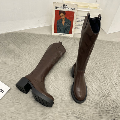 Modern női csizma öko bőrből, barna és fekete színben - retro stílusban