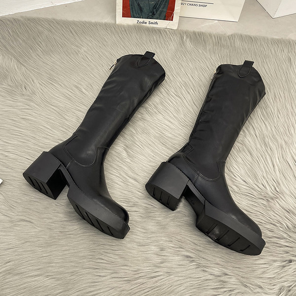 Modern női csizma öko bőrből, barna és fekete színben - retro stílusban