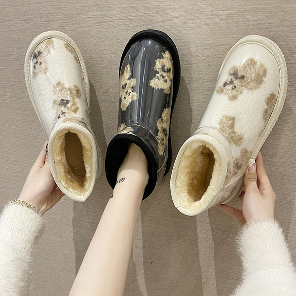 Új modell női csizmák applikációkkal és meleg béléssel