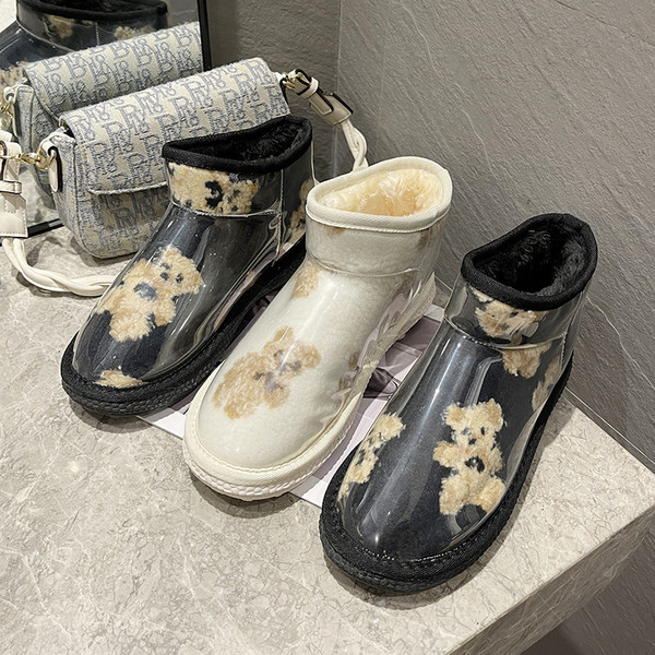 Új modell női csizmák applikációkkal és meleg béléssel