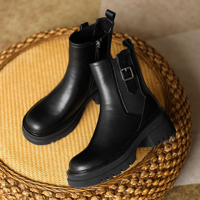 Női topikus csizma, lekerekített modell csattal