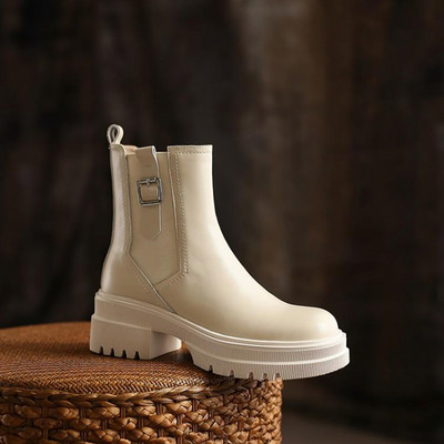 Női topikus csizma, lekerekített modell csattal