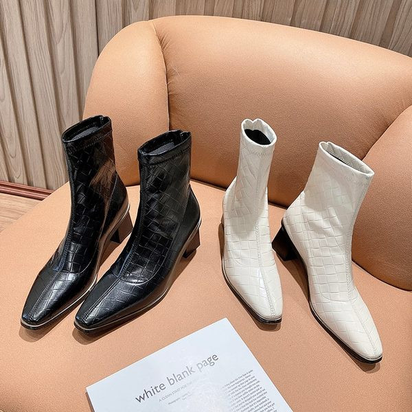 Stílusos női csizma eco bőrből, magassága 6 cm