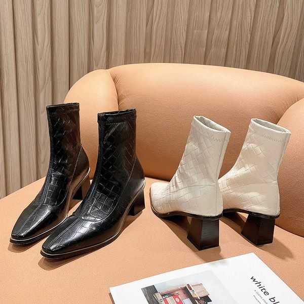 Stílusos női csizma eco bőrből, magassága 6 cm