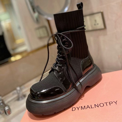 Modern női csizma lekerekített fűzővel