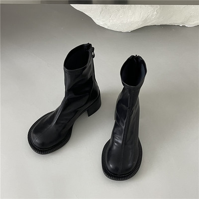 Modern női csizma, lekerekített sarokkal