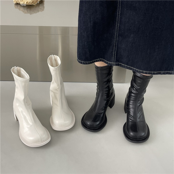 Modern női csizma, lekerekített sarokkal