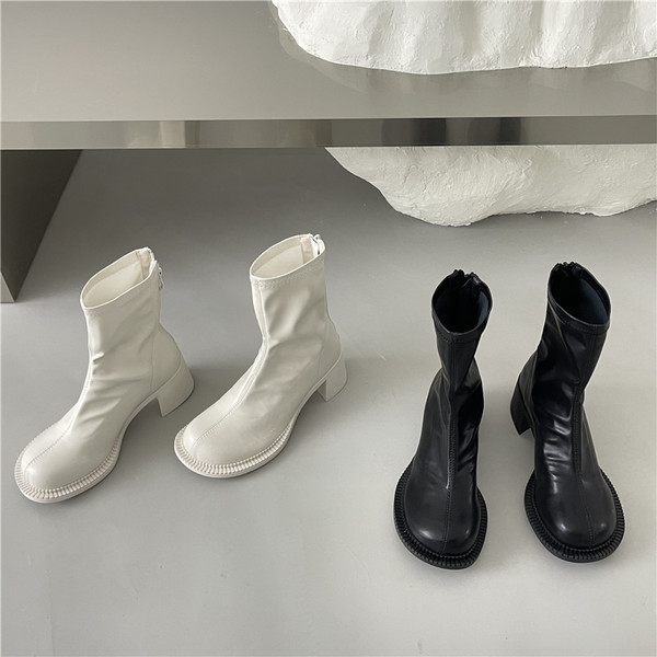 Modern női csizma, lekerekített sarokkal