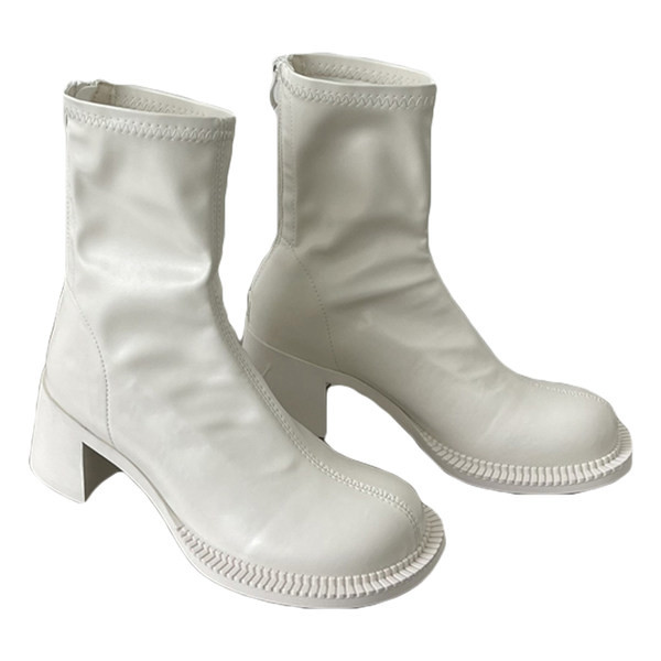 Modern női csizma, lekerekített sarokkal