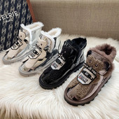 Aktuelne ženske čizme sa perom