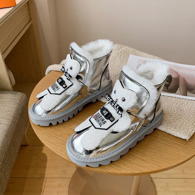 Aktuelne ženske čizme sa perom