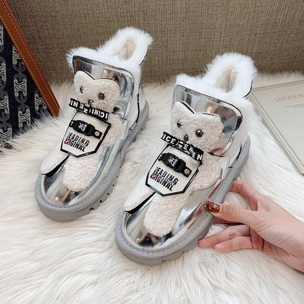 Aktuelne ženske čizme sa perom