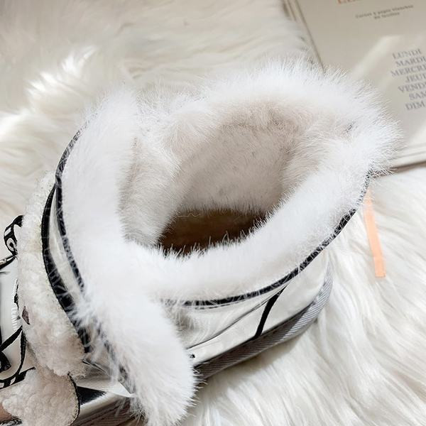 Aktuelne ženske čizme sa perom