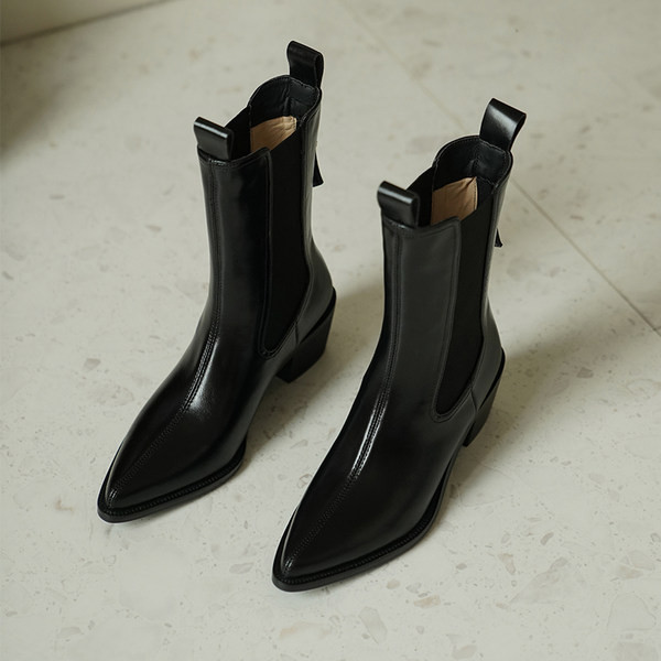 Moderne ženske čizme od eko kože model sa špicastom petom