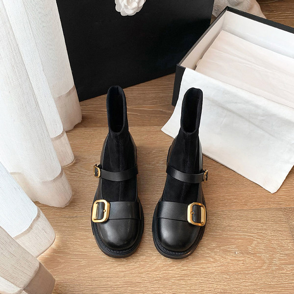 Moodne pandlaga ümara kujuga naiste saapad