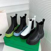 Női topikus csizma lapos talppal, letisztult modell