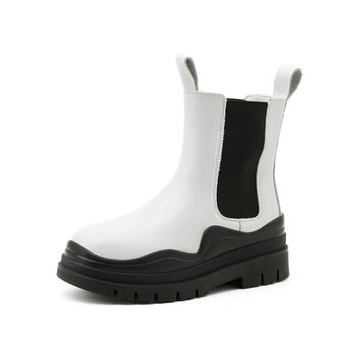 Női topikus csizma lapos talppal, letisztult modell