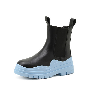 Női topikus csizma lapos talppal, letisztult modell