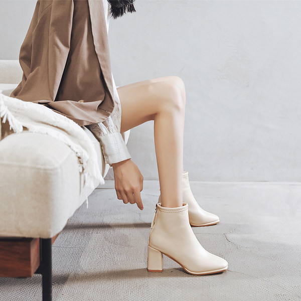 Kožne čizme s debelom petom u crnoj i bež boji