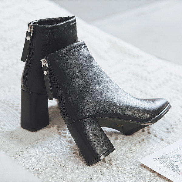 Kožne čizme s debelom petom u crnoj i bež boji