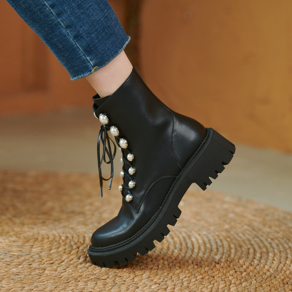 Ženske moderne čizme od eko kože sa pertlama i perlama