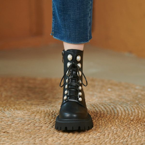 Ženske moderne čizme od eko kože sa pertlama i perlama