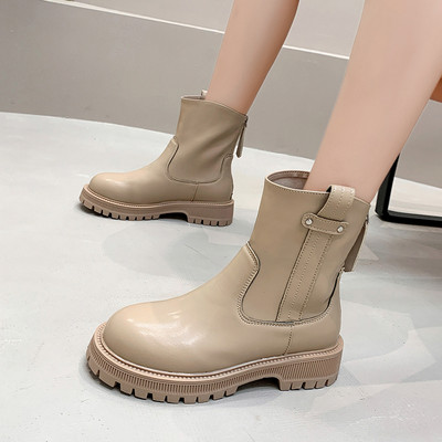 Női bőrcsizma cipzárral és durva talppal