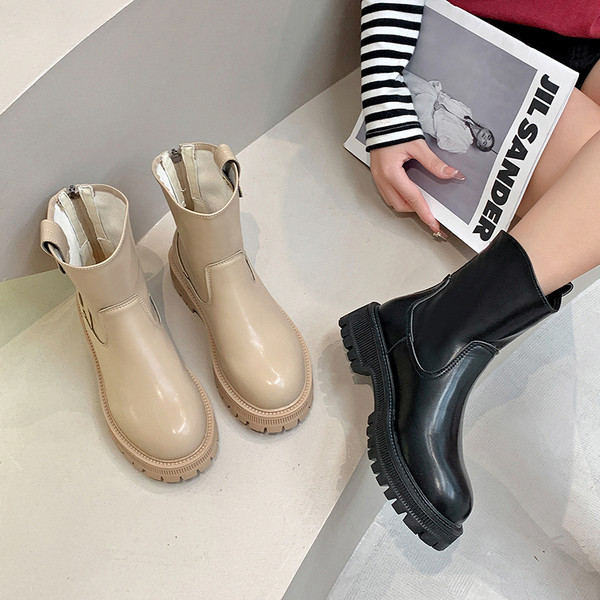 Női bőrcsizma cipzárral és durva talppal