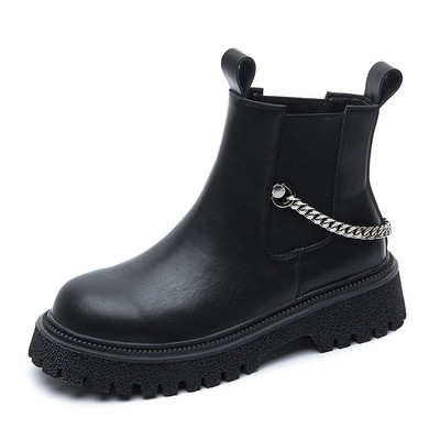 Naiste nahast saapad metallist keti ja värvilise tallaga