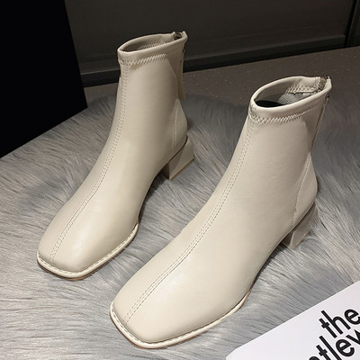 Sima modell női csizma cipzárral