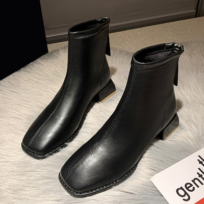 Sima modell női csizma cipzárral