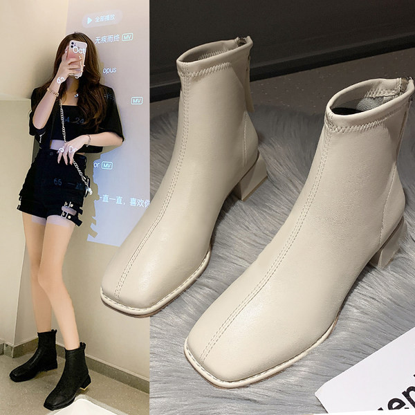 Sima modell női csizma cipzárral