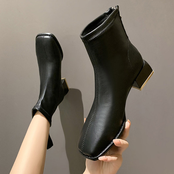 Sima modell női csizma cipzárral