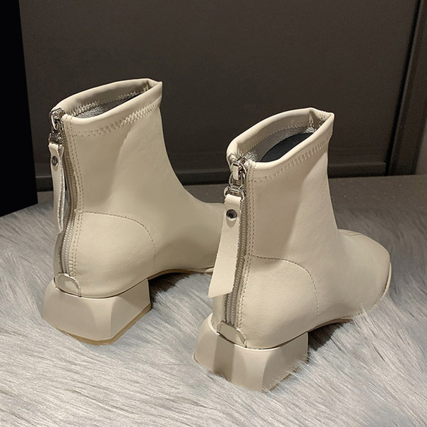 Sima modell női csizma cipzárral