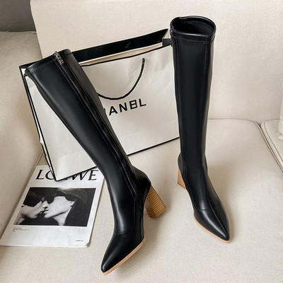 Stílusos női magas sarkú csizma cipzárral