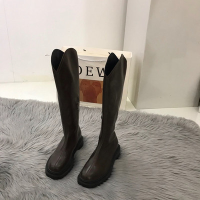 Alkalmi női csizma lekerekített cipzárral