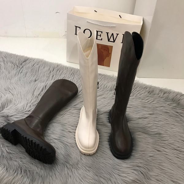 Alkalmi női csizma lekerekített cipzárral