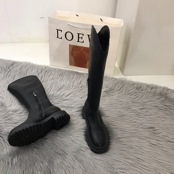 Alkalmi női csizma lekerekített cipzárral