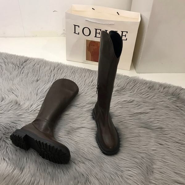 Alkalmi női csizma lekerekített cipzárral