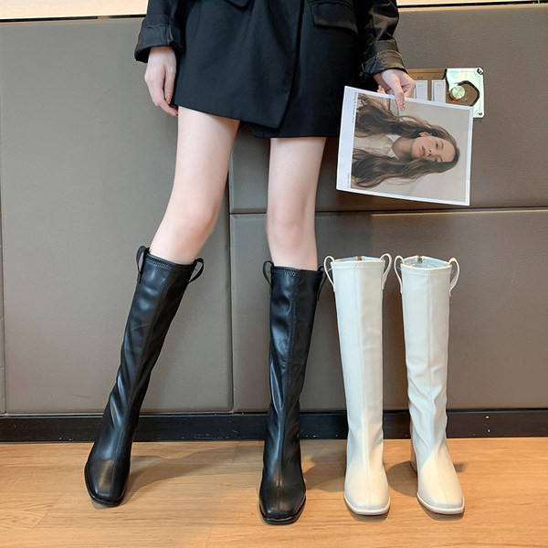 Műbőrből készült női csizma új modellje, magas 6 cm-es sarokkal - fehér és fekete