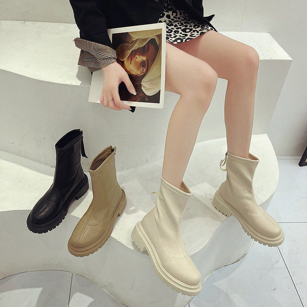 Modern női bőrcsizma durva talppal